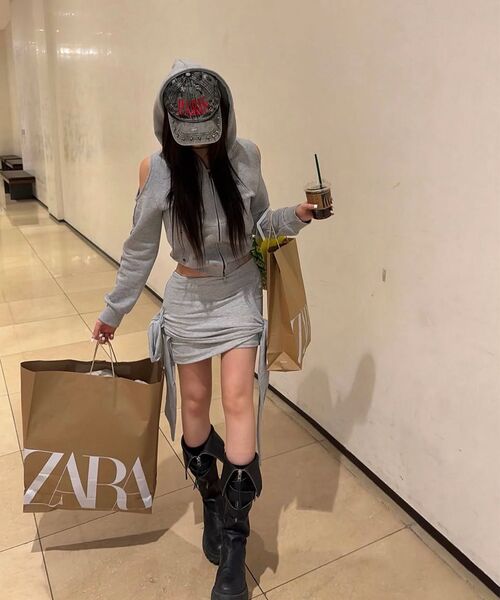 ROCKCAKE(ロックケーキ)の「Offset Cutout Zip Up Hoodie - Gray(パーカー・レディース・その他・SMALL)」の5枚目の写真