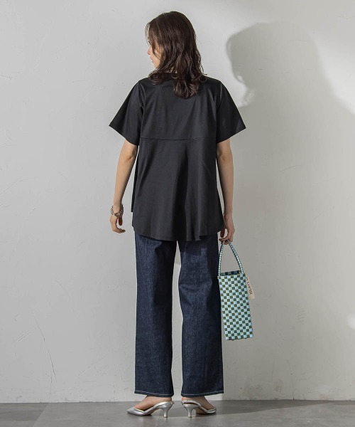 LAUTREAMONT(ロートレアモン)の「【WEB限定】≪気分で選べる!≫ジュエリーカラーカットソー(Tシャツ/カットソー・レディース・ネイビー/ピンク/イエロー/レッド/ブラック/パープル/ブルー/ホワイト/ベージュ/ブラウン/キャメル/グリーン・9号/11号)」の19枚目の写真