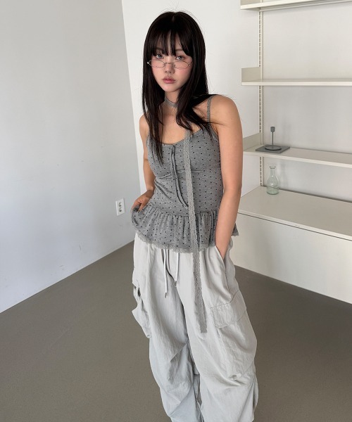 4INT.(フォイント)の「【UNISEX】裾ドロスト ナイロン バンディング カーゴ ワイド パンツ(カーゴパンツ・レディース・グレー/ブラック/チャコール・FREE)」の19枚目の写真