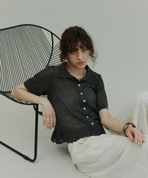 Plumel(プルメル)の「Open-Knit Cropped Knit Cardigan / 透かし編みハーフニットカーディガン(カーディガン/ボレロ・レディース・ブラウン/チャコールグレー/アイボリー・MEDIUM)」の2枚目の写真