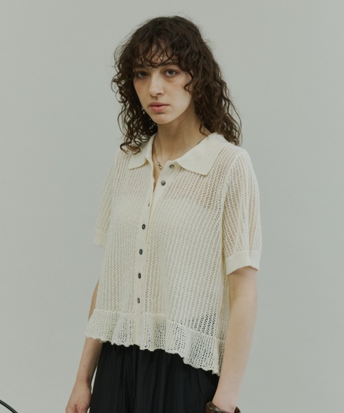 Plumel(プルメル)の「Open-Knit Cropped Knit Cardigan / 透かし編みハーフニットカーディガン(カーディガン/ボレロ・レディース・ブラウン/チャコールグレー/アイボリー・MEDIUM)」の4枚目の写真