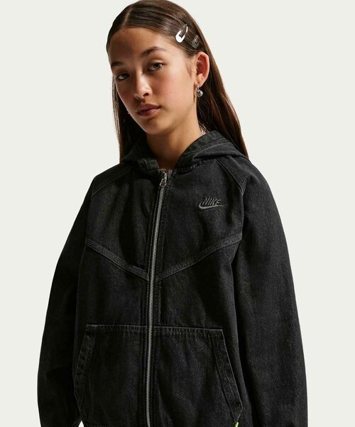 NIKE(ナイキ)の「ナイキ スポーツウェア コレクション ジュニア フルジップ フーデッド デニム ジャケット / Nike Sportswear Collection Big Kids' Full-Zip Hooded Denim Jacket IF2306-010 Black(デニムジャケット・キッズ・ブラック・140/130/160/150)」の14枚目の写真