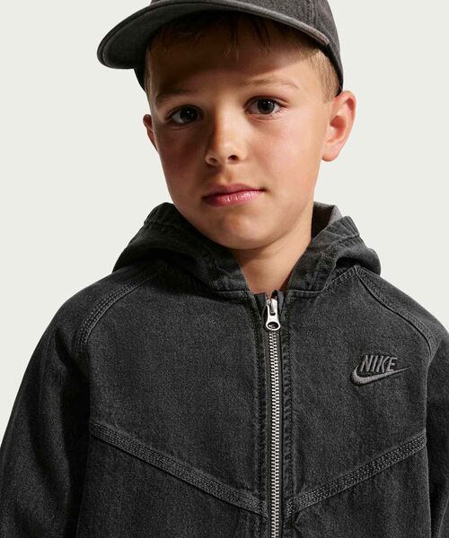 NIKE(ナイキ)の「ナイキ スポーツウェア コレクション ジュニア フルジップ フーデッド デニム ジャケット / Nike Sportswear Collection Big Kids' Full-Zip Hooded Denim Jacket IF2306-010 Black(デニムジャケット・キッズ・ブラック・140/130/160/150)」の15枚目の写真