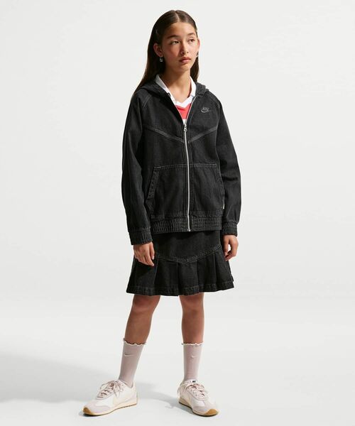 NIKE(ナイキ)の「ナイキ スポーツウェア コレクション ジュニア フルジップ フーデッド デニム ジャケット / Nike Sportswear Collection Big Kids' Full-Zip Hooded Denim Jacket IF2306-010 Black(デニムジャケット・キッズ・ブラック・140/130/160/150)」の11枚目の写真