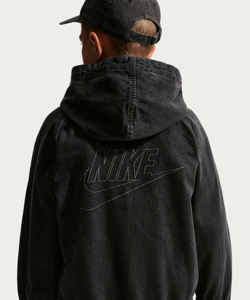NIKE(ナイキ)の「ナイキ スポーツウェア コレクション ジュニア フルジップ フーデッド デニム ジャケット / Nike Sportswear Collection Big Kids' Full-Zip Hooded Denim Jacket IF2306-010 Black(デニムジャケット・キッズ・ブラック・140/130/160/150)」の3枚目の写真