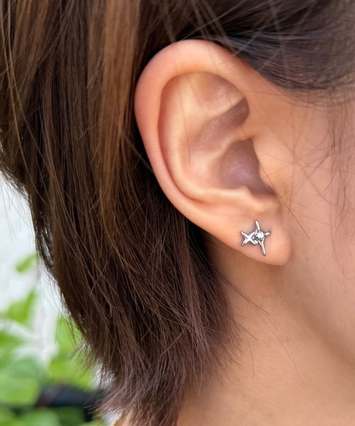 Peony(ピオニー)の「【Peony/ピオニー】ダブルモチーフ ダイヤピアス【アレルギー対応】(ピアス(両耳用)・レディース・シルバー/ゴールド・FREE)」の5枚目の写真