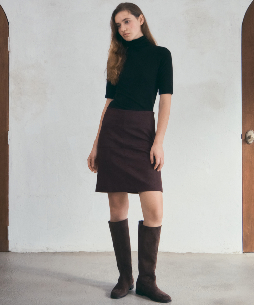 OURNOSTALGIA（アワー ノスタルジア）の「Punch Fake Suede Midi Skirt_Brown(O25-SK19)（スカート・レディース・ブラウン・MEDIUM/SMALL）」の3枚目の写真