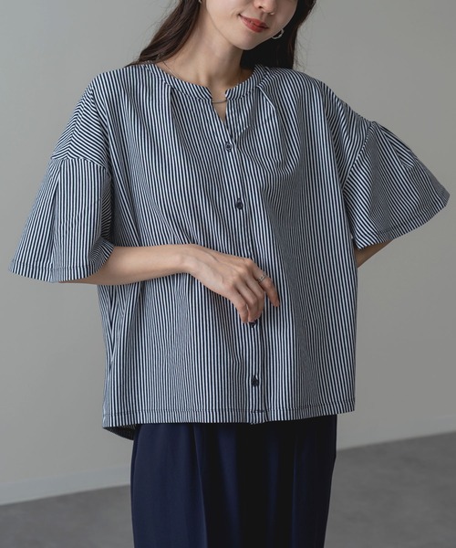 ANNA LUNA（アンナルナ）の「【ANNA LUNA】ふんわり袖 で涼しく華やぐ 袖フレア 5分袖 スキッパートップス（Tシャツ/カットソー・レディース・オフホワイト/ネイビー/ブラック・MEDIUM）」の3枚目の写真