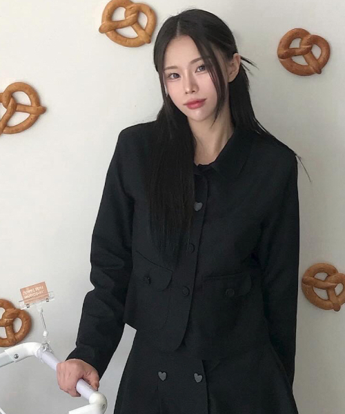 ROGIN N ROSIE(ロギンエンロージー)の「Heart Button Point Blazer Jacket Black(テーラードジャケット・レディース・その他・FREE)」の3枚目の写真