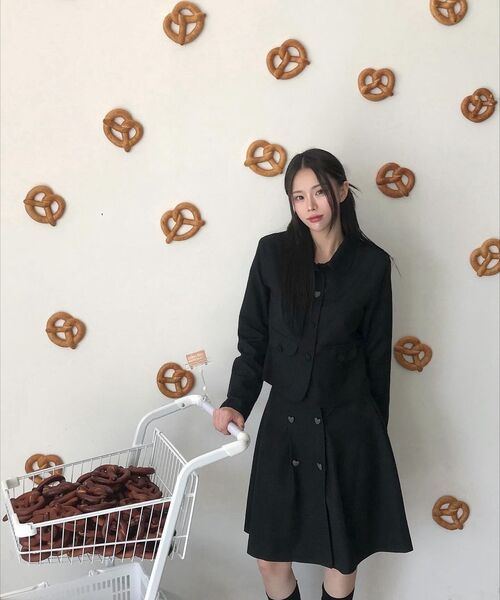 ROGIN N ROSIE(ロギンエンロージー)の「Heart Button Point Blazer Jacket Black(テーラードジャケット・レディース・その他・FREE)」の8枚目の写真