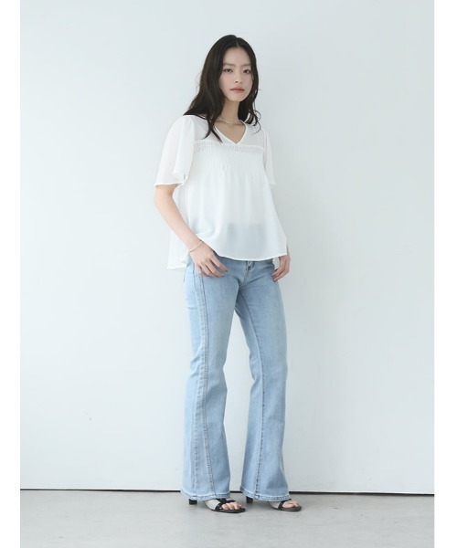 fifth(フィフス)の「【shieセレクト】シアーシャーリングVネックブラウス(シャツ/ブラウス・レディース・ホワイト/ブラック・M)」の8枚目の写真