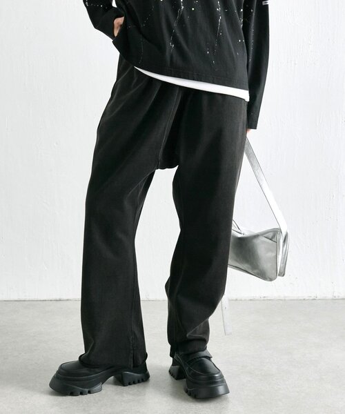 ear PAPILLONNER(イアパピヨネ)の「ラフスウェットパンツ【SUM1 STYLE×MONT KEMMEL】(その他パンツ・レディース・ブラック/アイボリー・FREE)」の1枚目の写真