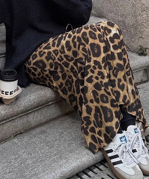 Vipoa(ヴィポア)の「Leopard slim drape skirt(スカート・レディース・ブラウン/グレー・FREE)」の11枚目の写真
