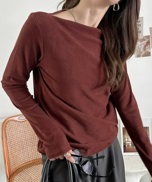 Eclat one(エクラワン)の「【Eclat one】マット ベロア ボートネック トップス(Tシャツ/カットソー・レディース・ブラウン/ブラック/バーガンディー/アイボリー・FREE)」の4枚目の写真