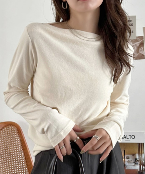 Eclat one(エクラワン)の「【Eclat one】マット ベロア ボートネック トップス(Tシャツ/カットソー・レディース・ブラウン/ブラック/バーガンディー/アイボリー・FREE)」の1枚目の写真