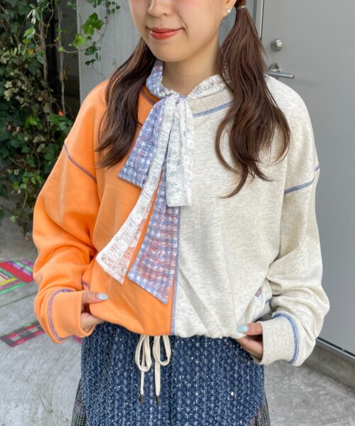 HELLO.SANFRANCISCO(ハローサンフランシスコ)の「【HELLO.SANFRANCISCO】2WAY配色リボンスウェット(スウェット・レディース・ブルー/グレー・ONE SIZE)」の2枚目の写真