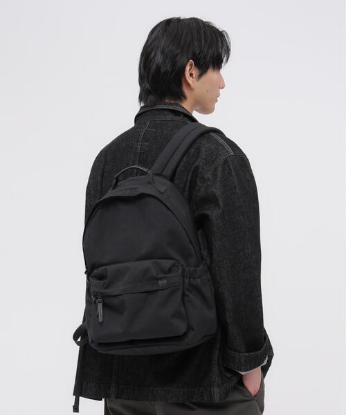 MHL.(エムエイチエル)の「NYLON CANVAS(バックパック/リュック・レディース・ブラック/ベージュ・FREE)」の5枚目の写真