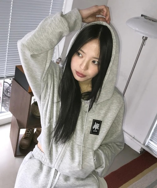 CATSAVETHEWORLD(キャットセーブザワールド)の「◇CATSAVETHEWORLD◇ブランド直輸入正規品/Bey シグネチャー 2WAYフードジップアップ Bey Signature 2-Way Hood Zip Up(パーカー・レディース・グレー/ブラック・S)」の1枚目の写真