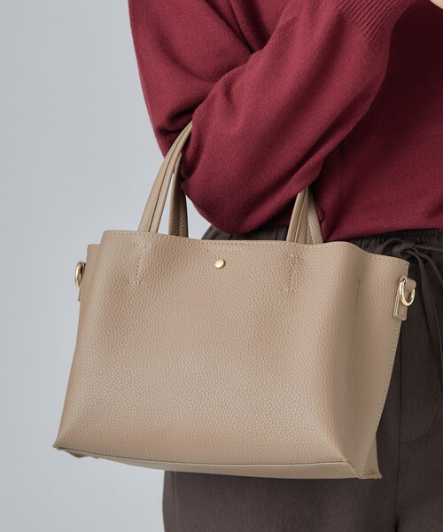 SHOO・LA・RUE(シューラルー)の「【軽量/2WAY】ふわっと軽いボックストートバッグ(トートバッグ・レディース・ブラック/ボルドー/ベージュ・00)」の2枚目の写真