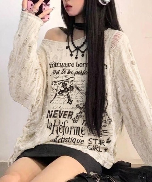 SHEPP（シープ）の「【26年秋冬新作】ダメージ加工 グランジ プリント ベルトショルダー オーバーサイズ ロンT（Tシャツ/カットソー・レディース・アイボリー/カーキ・F）」の2枚目の写真