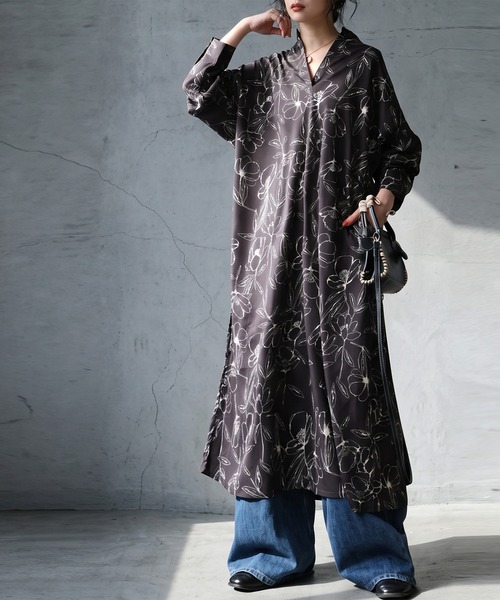 antiqua（アンティカ）の「花柄  Aライン シャツワンピース（シャツワンピース・レディース・ブラック・ONESIZE）」の2枚目の写真