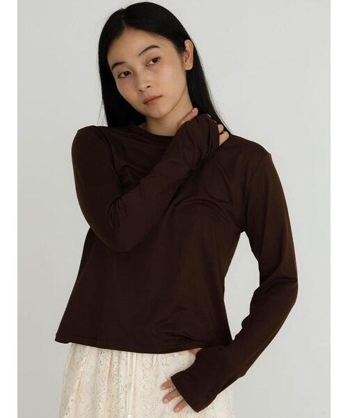 FIKA.（フィーカ）の「Thumbhole basic cut-sew（Tシャツ/カットソー・レディース・ブラウン/ブラック/カーキ・FREE）」の4枚目の写真