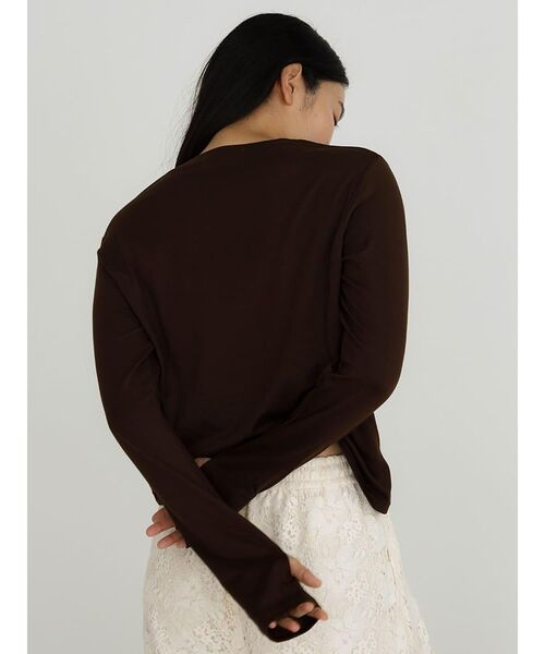FIKA.（フィーカ）の「Thumbhole basic cut-sew（Tシャツ/カットソー・レディース・ブラウン/ブラック/カーキ・FREE）」の6枚目の写真