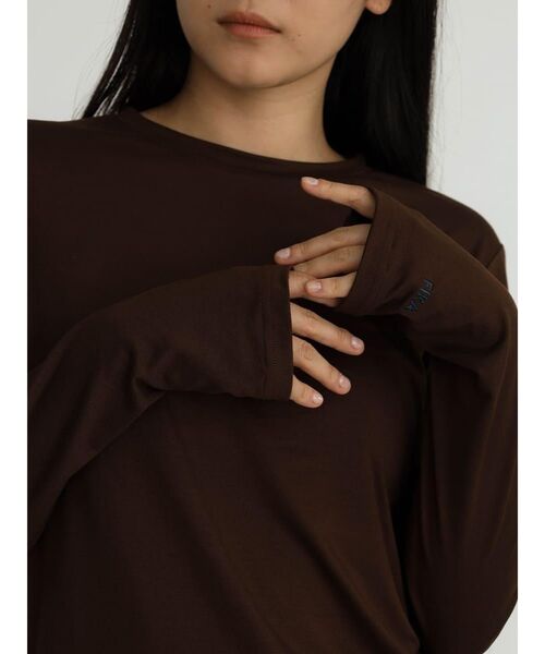 FIKA.（フィーカ）の「Thumbhole basic cut-sew（Tシャツ/カットソー・レディース・ブラウン/ブラック/カーキ・FREE）」の7枚目の写真