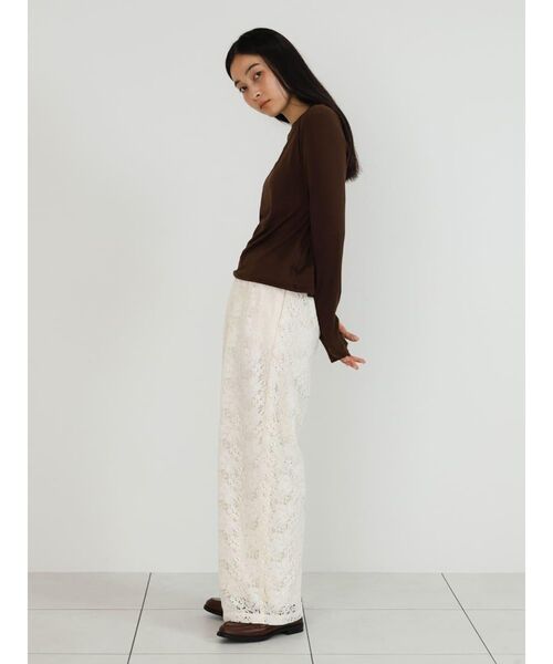 FIKA.（フィーカ）の「Thumbhole basic cut-sew（Tシャツ/カットソー・レディース・ブラウン/ブラック/カーキ・FREE）」の9枚目の写真