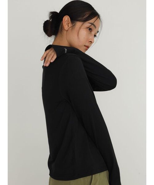 FIKA.（フィーカ）の「Thumbhole basic cut-sew（Tシャツ/カットソー・レディース・ブラウン/ブラック/カーキ・FREE）」の12枚目の写真