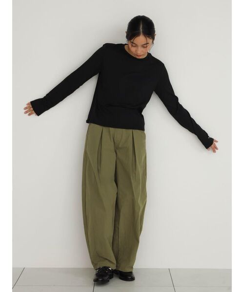 FIKA.（フィーカ）の「Thumbhole basic cut-sew（Tシャツ/カットソー・レディース・ブラウン/ブラック/カーキ・FREE）」の13枚目の写真