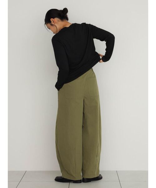 FIKA.（フィーカ）の「Thumbhole basic cut-sew（Tシャツ/カットソー・レディース・ブラウン/ブラック/カーキ・FREE）」の15枚目の写真