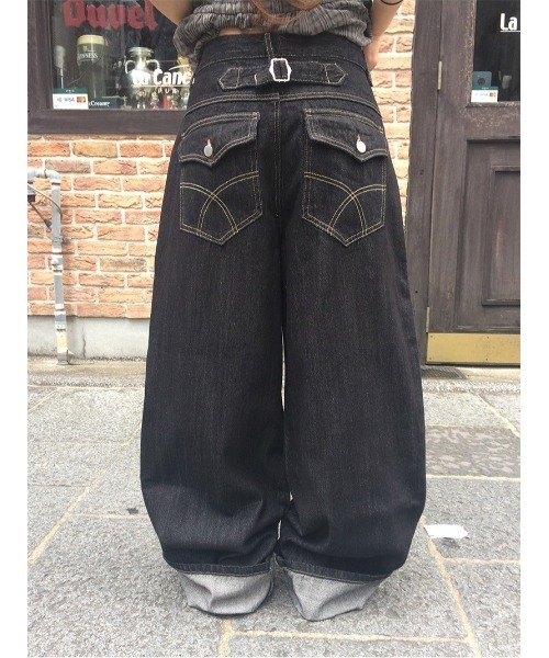 anyonemore(エニワンモア)の「バックルロールアップノンウォッシュワイドデニム(デニムパンツ・レディース・ブラック・LARGE/MEDIUM/SMALL)」の1枚目の写真