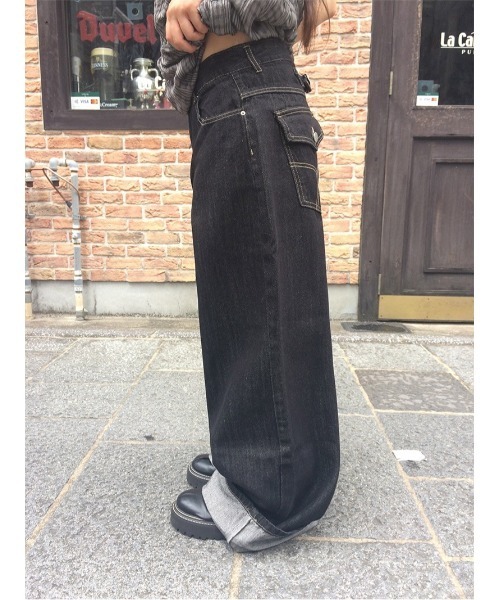 anyonemore(エニワンモア)の「バックルロールアップノンウォッシュワイドデニム(デニムパンツ・レディース・ブラック・LARGE/MEDIUM/SMALL)」の3枚目の写真