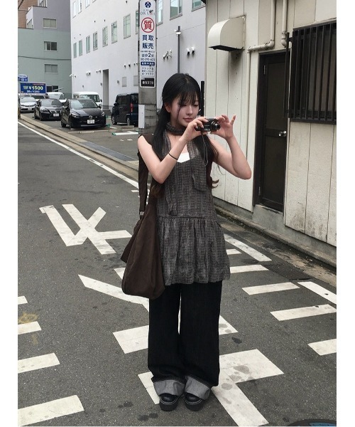 anyonemore(エニワンモア)の「バックルロールアップノンウォッシュワイドデニム(デニムパンツ・レディース・ブラック・LARGE/MEDIUM/SMALL)」の5枚目の写真