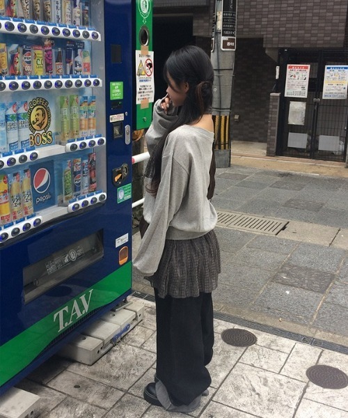 anyonemore(エニワンモア)の「バックルロールアップノンウォッシュワイドデニム(デニムパンツ・レディース・ブラック・LARGE/MEDIUM/SMALL)」の7枚目の写真