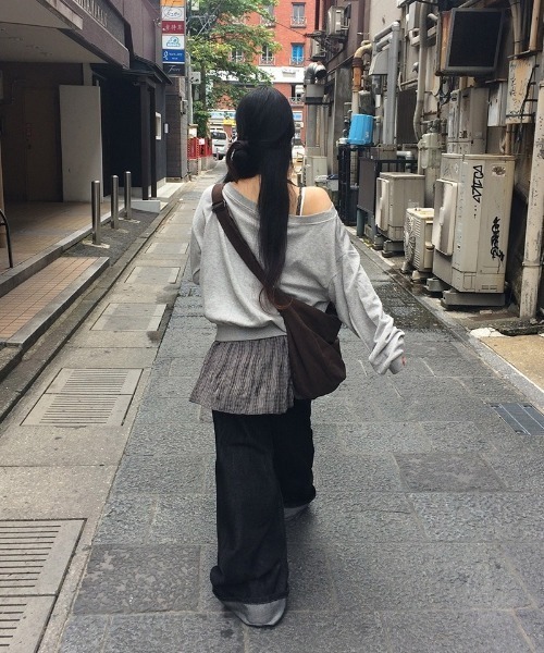 anyonemore(エニワンモア)の「バックルロールアップノンウォッシュワイドデニム(デニムパンツ・レディース・ブラック・LARGE/MEDIUM/SMALL)」の9枚目の写真