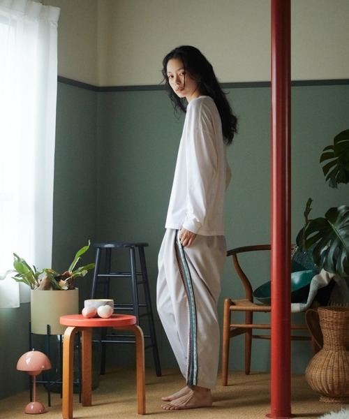 STOF(ストフ)の「STOF/ストフ/PIGMENT-DYED L/S TEE C/AMITY(Tシャツ/カットソー・メンズ・ベージュ/ホワイト/ブラック・M/L/S)」の13枚目の写真