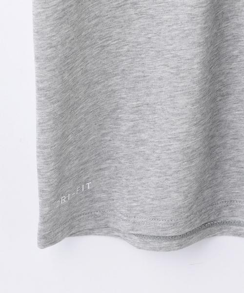 NIKE(ナイキ)の「NIKE(ナイキ) DRI-FIT ドライ スウッシュ ジム Tシャツ(Tシャツ/カットソー・メンズ・ブラック/グレー・LARGE/MEDIUM/SMALL)」の6枚目の写真