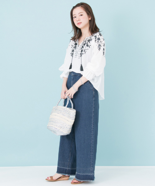 URBAN RESEARCH（アーバンリサーチ）の「 【TRILL掲載】UR ハイウエストデニムワイドパンツ（デニムパンツ・レディース・ライトインディゴブルー/インディゴブルー・38/36）」の3枚目の写真