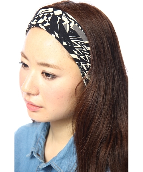 603（ロクマルサン）の「603 幾何学柄ヘアーバンド（ヘアバンド・レディース・オフホワイト/グレー/レッド・FREE）」の6枚目の写真