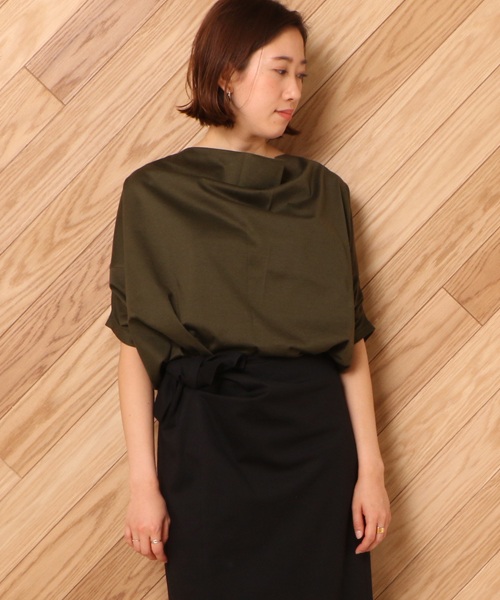 un dix cors（アンディコール）の「無地ドレープネックプルオーバー（Tシャツ/カットソー・レディース・カーキ/キャメル・ﾌﾘ-）」の2枚目の写真