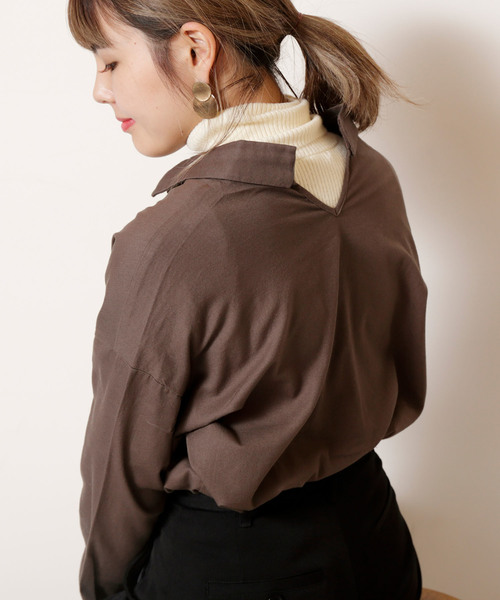 RAY CASSIN（レイカズン）の「シンプル抜き衿シャツ（シャツ/ブラウス・レディース・ネイビー/カーキ/オフホワイト・FREE）」の3枚目の写真