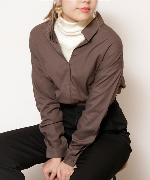 RAY CASSIN（レイカズン）の「シンプル抜き衿シャツ（シャツ/ブラウス・レディース・ネイビー/カーキ/オフホワイト・FREE）」の9枚目の写真