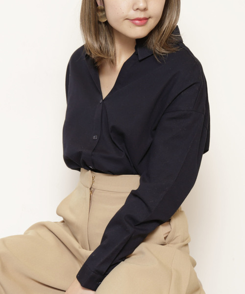 RAY CASSIN（レイカズン）の「シンプル抜き衿シャツ（シャツ/ブラウス・レディース・ネイビー/カーキ/オフホワイト・FREE）」の7枚目の写真