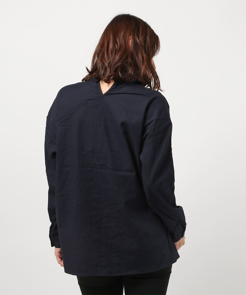 RAY CASSIN（レイカズン）の「シンプル抜き衿シャツ（シャツ/ブラウス・レディース・ネイビー/カーキ/オフホワイト・FREE）」の4枚目の写真