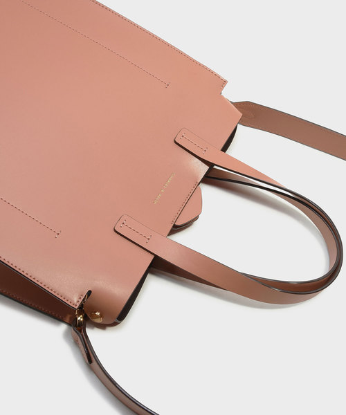 CHARLES & KEITH(チャールズ & キース)の「オーバーサイズストラクチャートートバッグ / OVERSIZED STRUCTURED TOTE BAG (トートバッグ・レディース・ブラック/ピンク系その他・XL)」の4枚目の写真