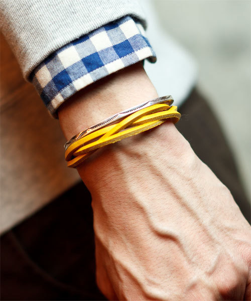 NANO universe(ナノユニバース)の「イタリーレザーツイストブレス(ブレスレット・メンズ・ブラック/ネイビー/パープル/レッド/ブルー/オレンジ/イエロー/グリーン/キャメル/チョコ/ボルドー・FREE)」の7枚目の写真