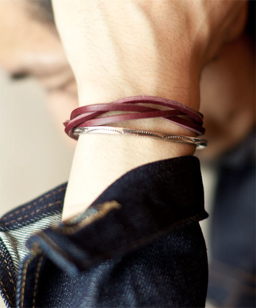 NANO universe(ナノユニバース)の「イタリーレザーツイストブレス(ブレスレット・メンズ・ブラック/ネイビー/パープル/レッド/ブルー/オレンジ/イエロー/グリーン/キャメル/チョコ/ボルドー・FREE)」の10枚目の写真