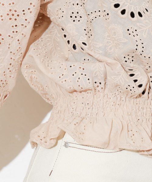 natural couture（ナチュラルクチュール）の「スカラップレースブラウス（シャツ/ブラウス・レディース・オフホワイト/ブラック/ベージュ/ラベンダー・FREE）」の7枚目の写真